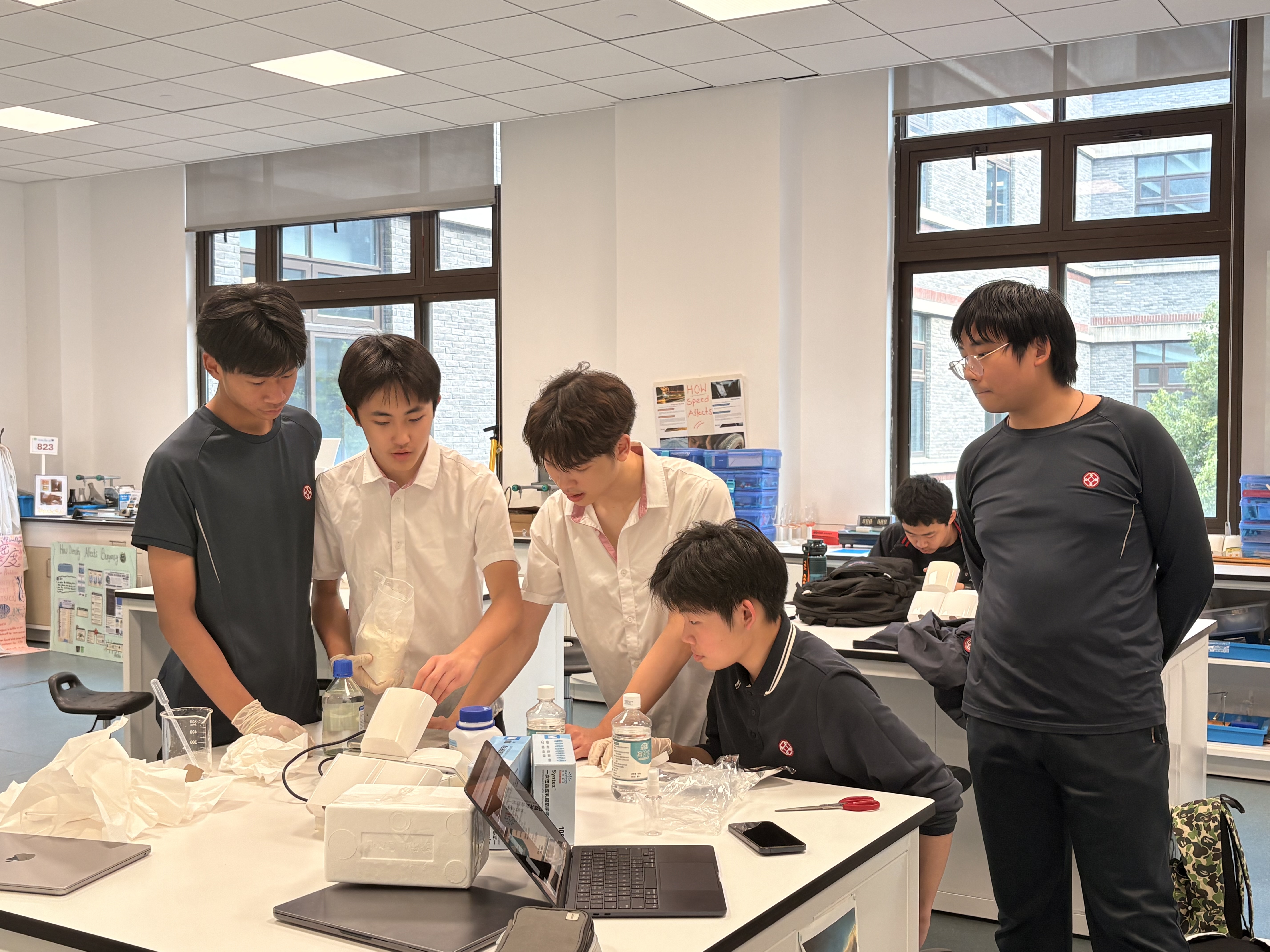 ACM-Lab team planning experimental framework in laboratory