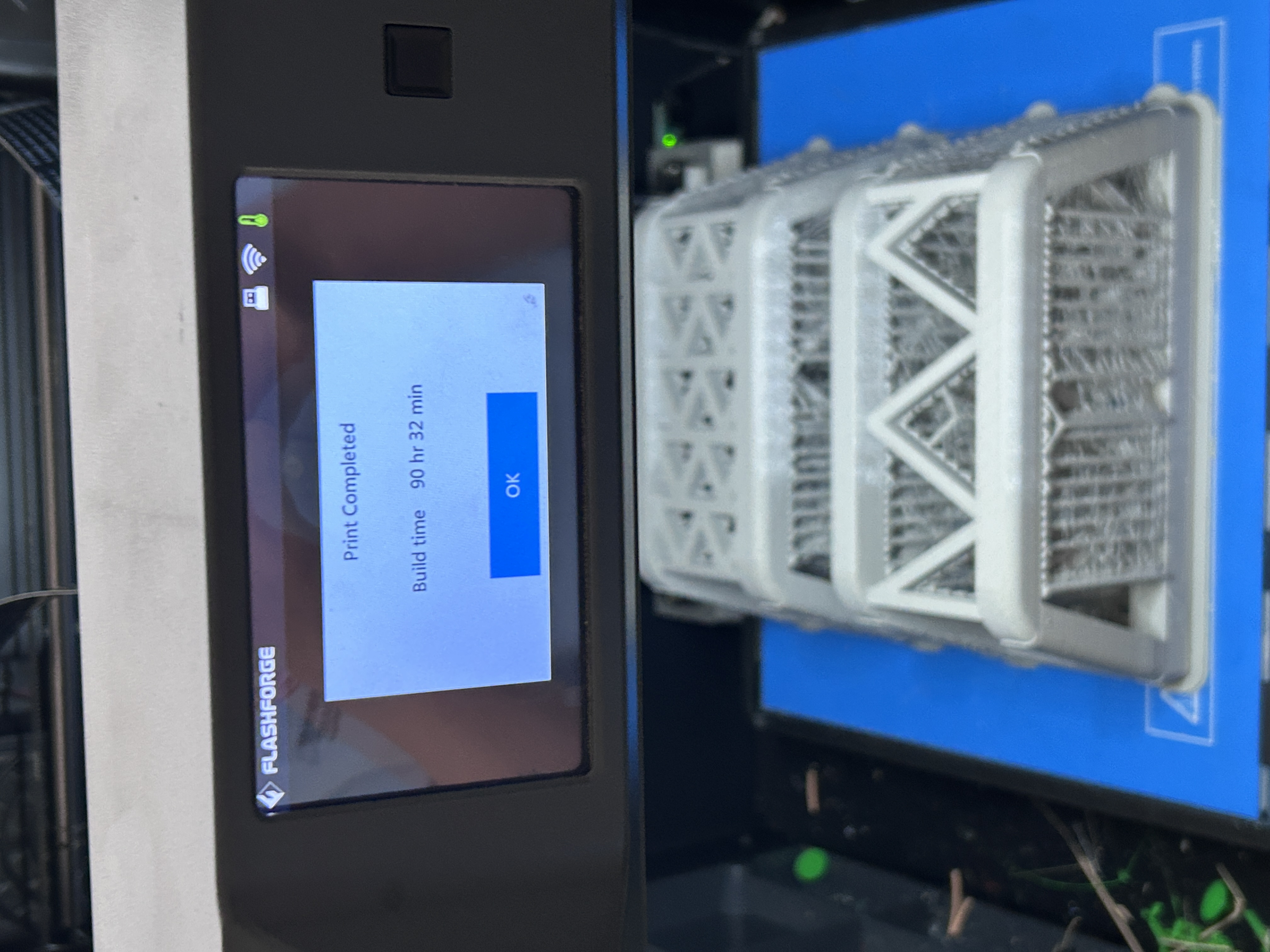 3D printer completing lattice specimen print